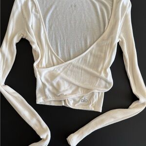 ALO Yoga Women's Long Sleeve Cream Top